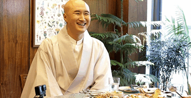 Comedian Yoon Seongho embraces Buddhism on TV Chosun culinary travel show
