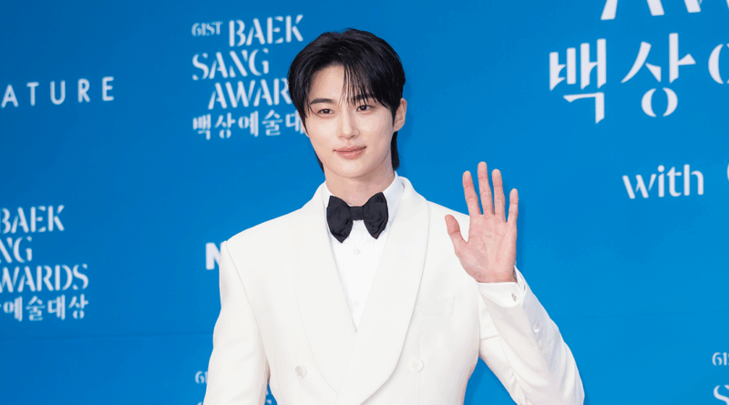 Byeon Woo seok poses at the 61st Baeksang Arts Awards red carpet event in Seoul