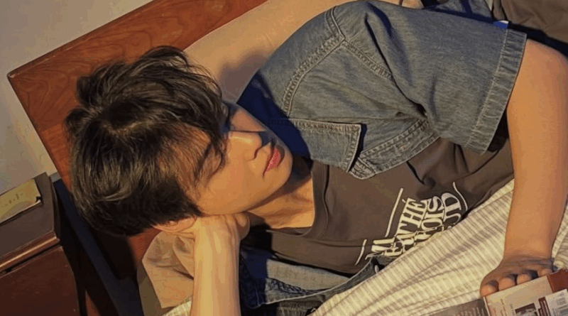 Cha Eunwoo shares behind the scenes images from a fashion brand photoshoot