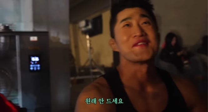 MMA fighter Choo Sung-hoon gains fame with his YouTube eating broadcasts
