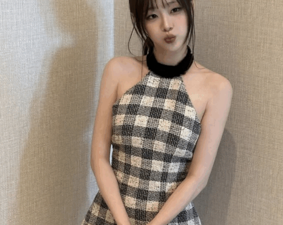 Kpop star Chuu stuns fans with mature look before Netflix show appearance