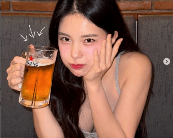 Korean cheerleader Dahye Lee poses with beer and stuns fans online