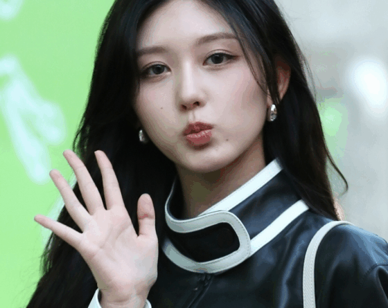 Kpop idol Gaeul prepares to throw first pitch at LG Twins baseball game
