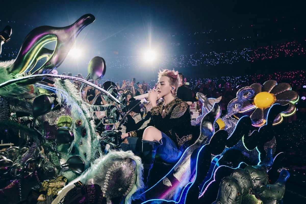 Kpop icon GDragon dazzles at Kyocera Dome Osaka during his mesmerizing world tour