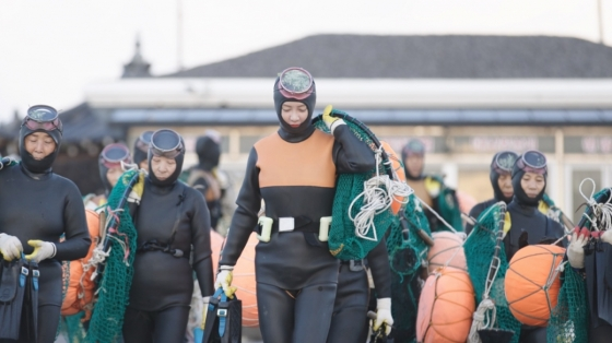 Song Ji hyo transforms into a haenyeo diver in JTBC BBC Studios documentary
