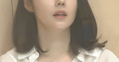 Han Ga-in interacts with fans during Pangyo department store visit