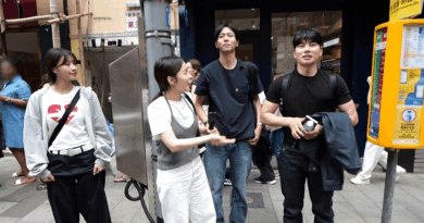 Lee Yi-kyeong meets surprised fans in Hong Kong filming Hangout with Yoo