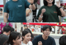 Hangout with Yoo cast meets Hong Kong couple for touching reunion and gift exchange