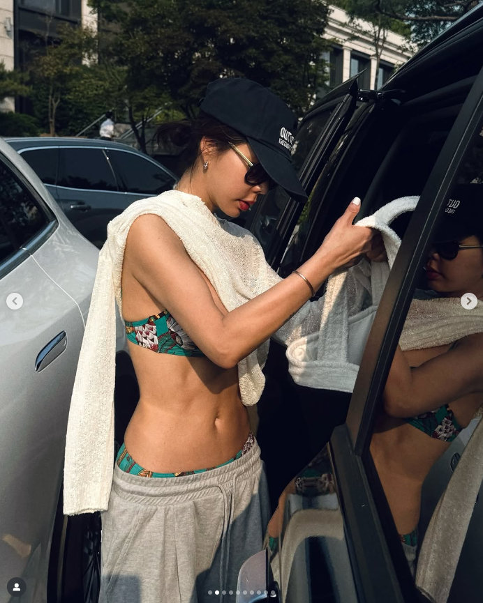 Junhee Kim shows exquisite fashion sense in her recent Instagram post