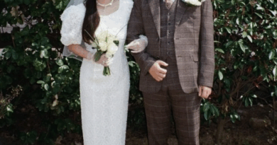 Junho shows wedding photo with Kim Ji-min on SBS variety show creating laughter