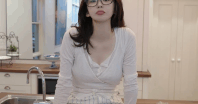 Kang Min kyung of Davichi shares relaxed weekend photo in knitwear at home