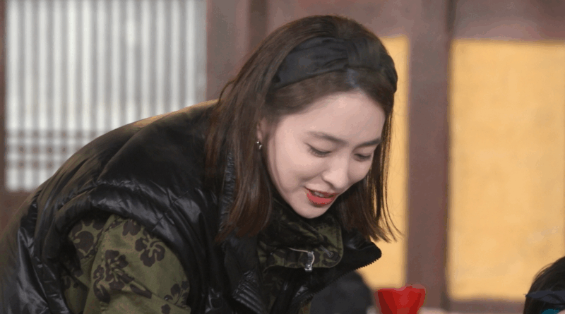 Korean variety show on KBS 2TV featuring cooking scenes and heartwarming cast moments