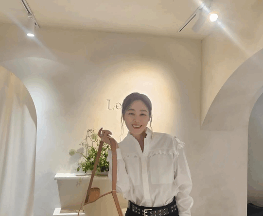 Kim Sung ryung wows in elegant black and white outfit at 58