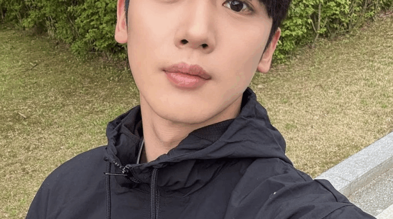 Kim Yo han stuns fans with new photos showcasing his fresh and sporty style