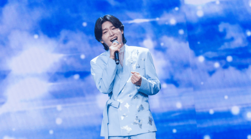 Kim Yong bin tears up during surprise fan visit on TV Chosun special