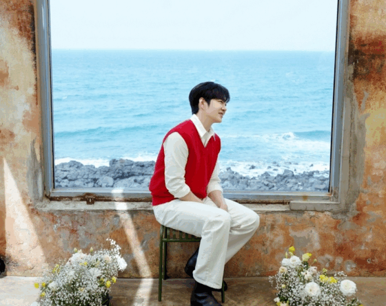 Lee Changsub sings Ill Be Your Flower with Roy Kim and other top Kpop artists