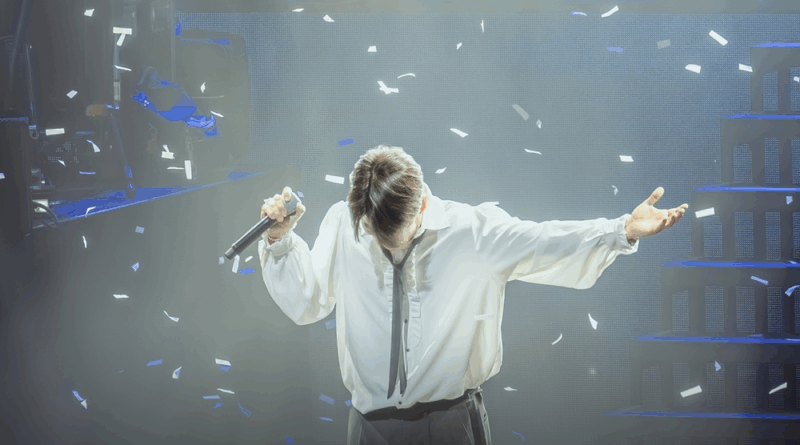 Lee Jae-hoon performs live at KBS Arena for his encore K-pop concert