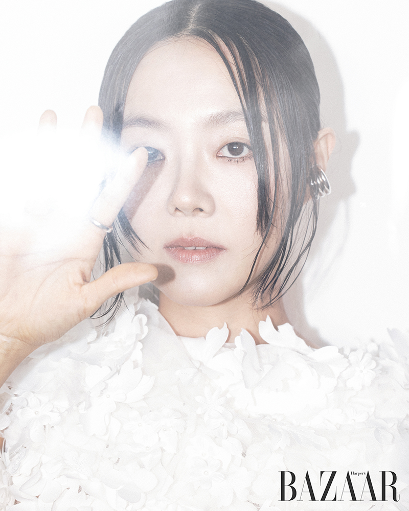 Harper's BAZAAR Korea features Lee Sanghee's elegant transformation in theater debut