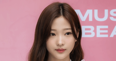 Hearts2Hearts poses at the MUSINSA BEAUTY FESTA pop up event held in Seoul