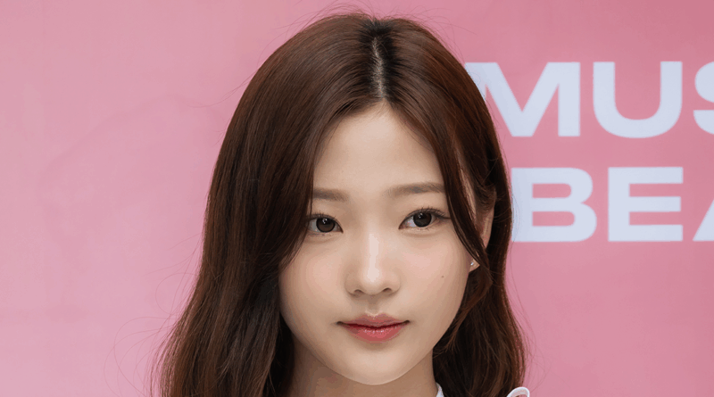 Hearts2Hearts poses at the MUSINSA BEAUTY FESTA pop up event held in Seoul