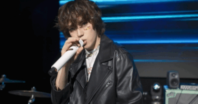 Kpop artist Niel performs new song with charisma and vocal power