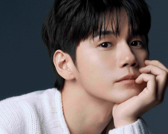 Ong Seongwu debuts mature look in new profile photos