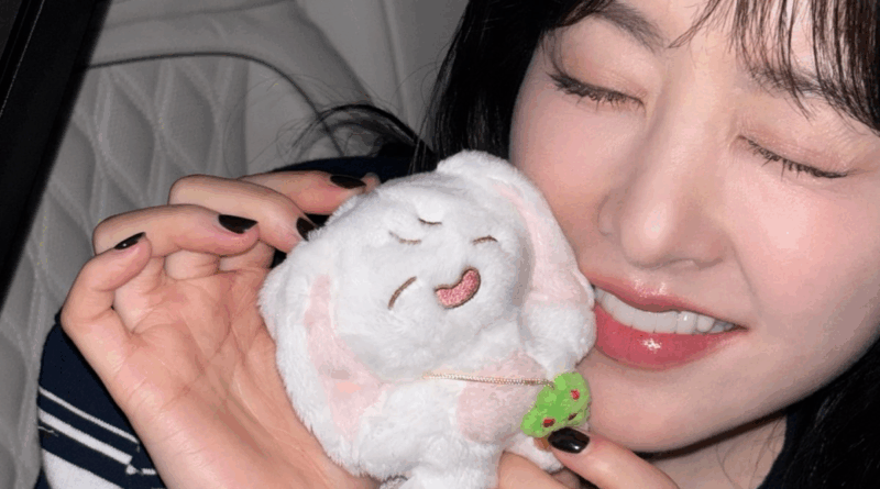Park Bo-young reveals PPOYOU doll before written BY Seoul fanmeeting tour