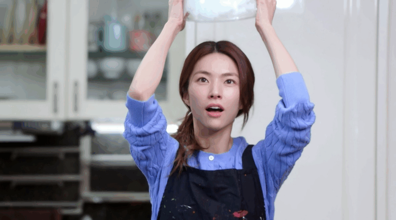 Hayoung creates stunning Pavlova cake on FunStaurant with artistic finesse