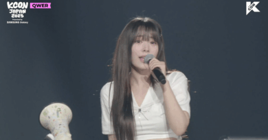 Kpop group QWER performs live at KCON JAPAN 2025 showcasing their youthful charm