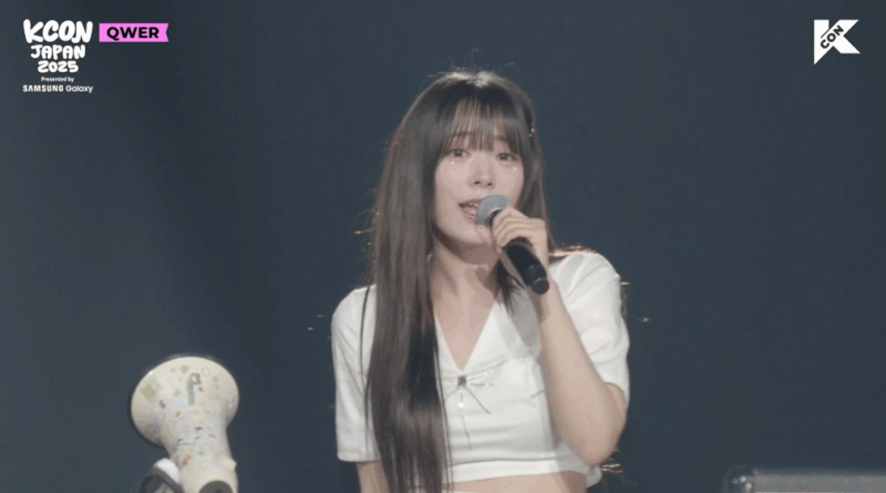 Kpop group QWER performs live at KCON JAPAN 2025 showcasing their youthful charm