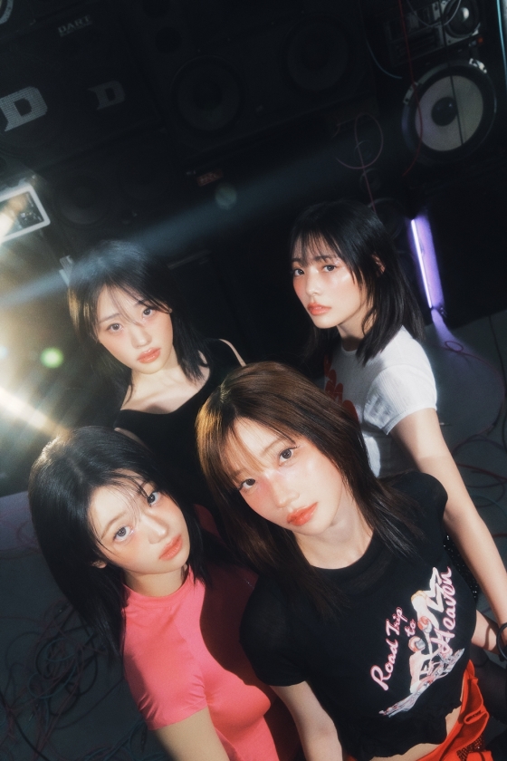 QWER's new mini-album Harmony from Discord is set for release; see the concept photos