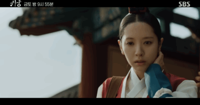 Yeori attacked by cursed arrows in SBS Royal Palace drama