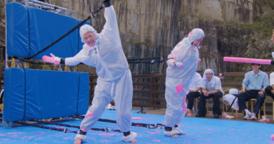 Choi Daniel struggles in jumpsuit during Running Man startup theme race episode