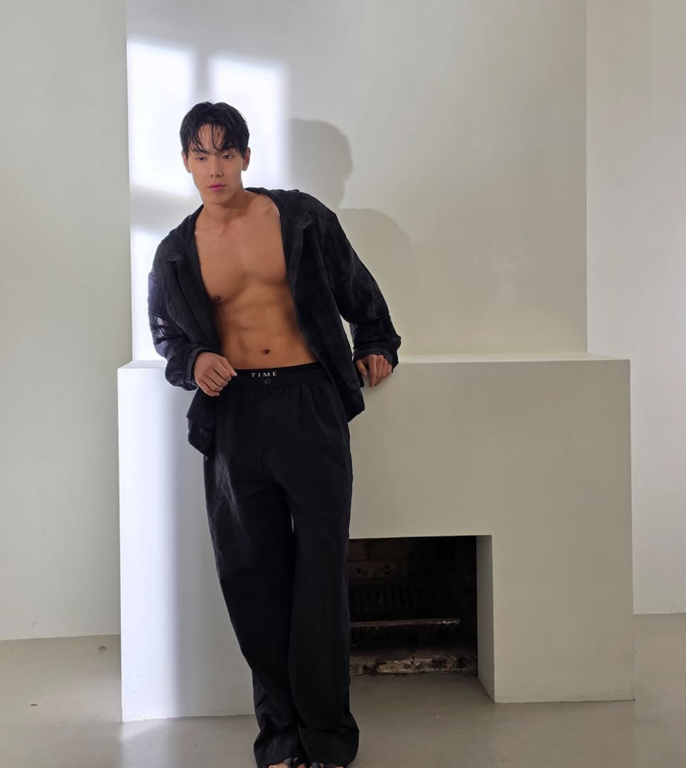 Shownu of Monsta X reveals his sculpted physique in a daring photo shoot with a menswear brand
