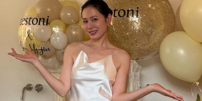 Son Ye-jin looking stunning in a graceful dress on Instagram
