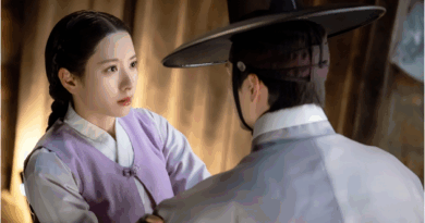 Yoo Seungjae and Kim Jiyeon share an intense gaze under moonlight in The Haunted Palace