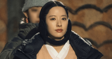 Kim Ji yeon behind the scenes in SBS drama The Haunted Palace smiling brightly