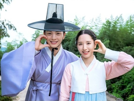 Yook Sungjae and Kim Jiyeon show chemistry in The Haunted Palace BTS stills
