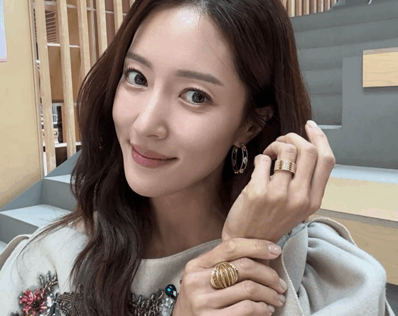 KDrama actress Wang Bitna smiles on Instagram after Crushology 101 finale