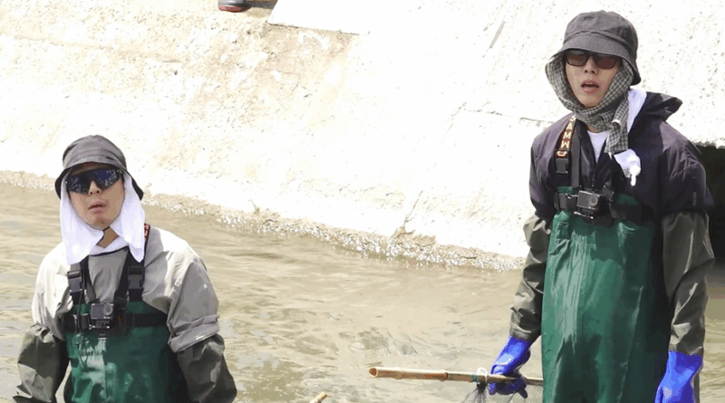 Yoo Jae-suk competes in hilarious fishing challenge on Hangout with Yoo