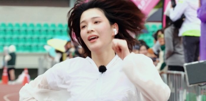 Yulhee as she completes her first half marathon journey on a popular TV show