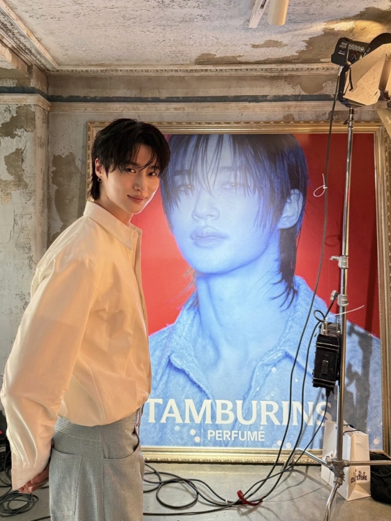 Actor Byun Woo-seok captivates fans with his impeccable style at recent event.