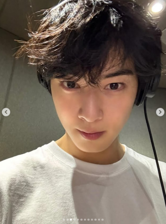 Cha Eun-woo reveals flawless beauty in latest selfies
