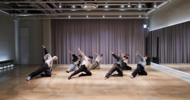 Close Your Eyes: The Performance Mastery Behind ‘Dancing in the Rain’