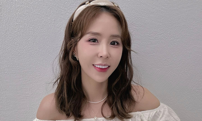 Shin Ji of Koyote showcases stunning transformation on social media after surgery