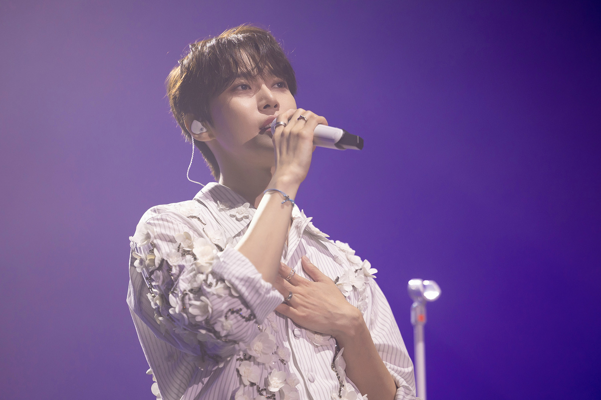 Doyoung performs at the Seoul Jazz Festival 2025 dazzling fans with his vocal prowess