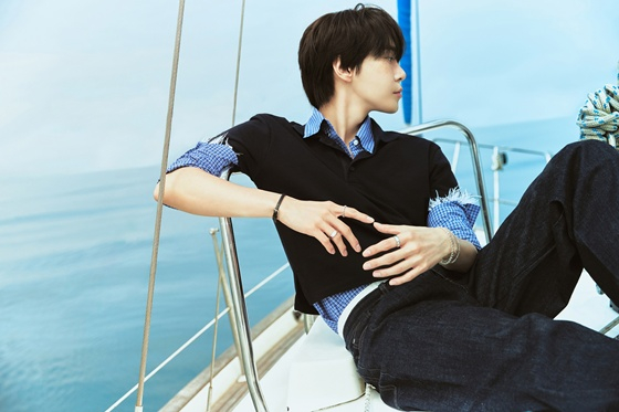 Experience Doyoung's second album Soar with legendary artist collaborations