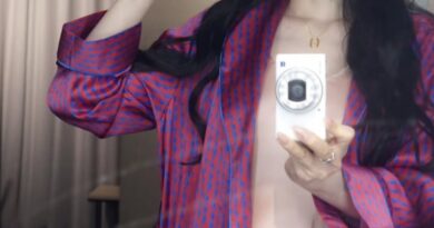 Celebrity Yoo-ri Seo Faces Controversy Over Provocative Broadcast