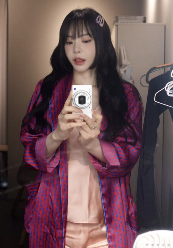 Yoo-ri Seo exits Excel Stream broadcast amidst public scrutiny.