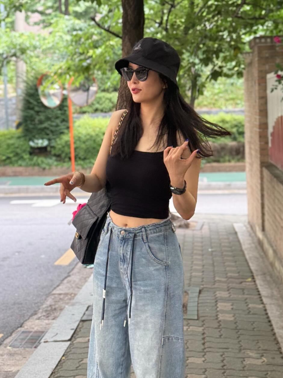 Jang Young Ran captivates with simple yet chic summer fashion without any special symbols